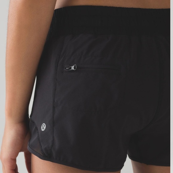 Lululemon Hotty Hot Short Black (First Release) *2.5" size 6 - Picture 16 of 16